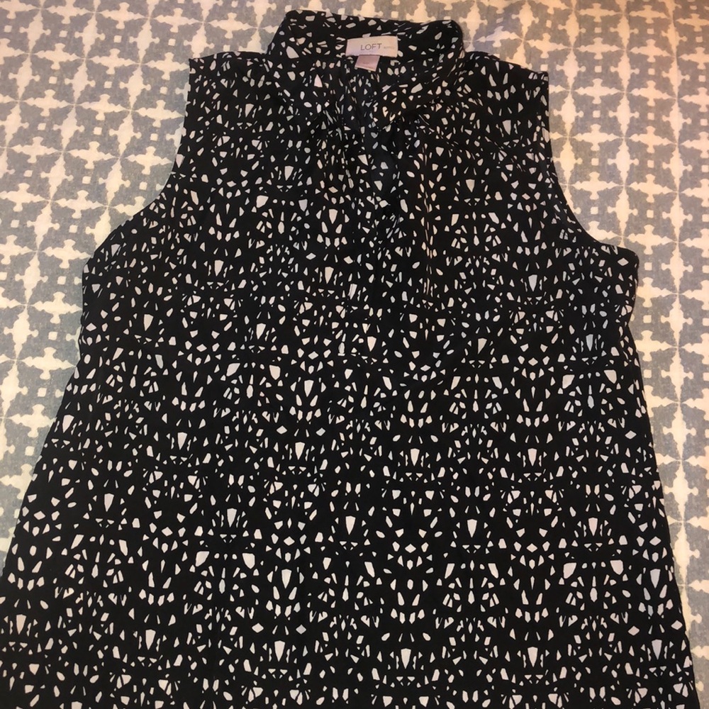 Loft sleeveless blouse with collar